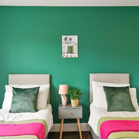 Lovely 4 Bed With Ensuite Free Wifi Off Street Parking In Sutton Morden  Ngoại thất bức ảnh