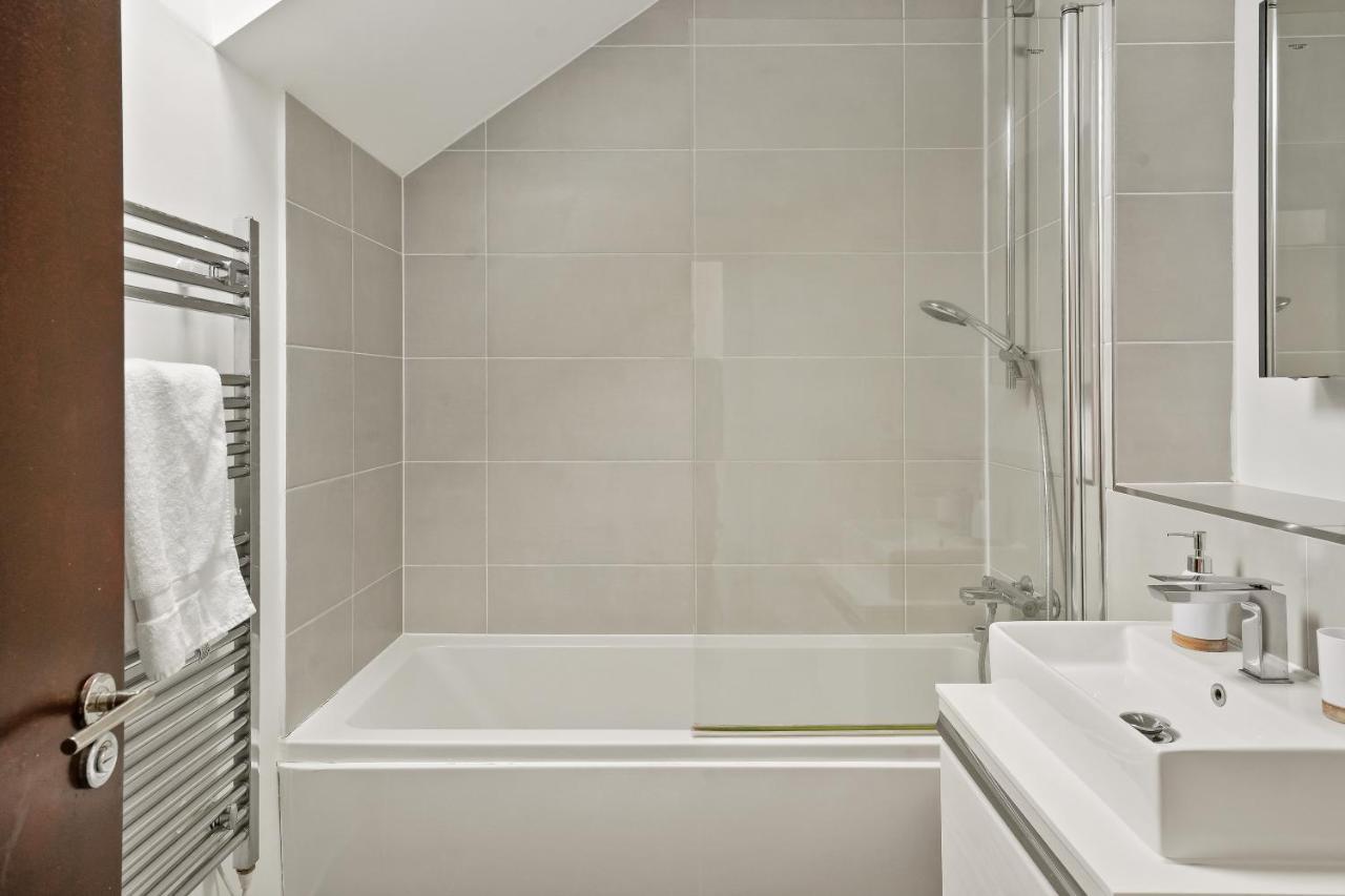 Lovely 4 Bed With Ensuite Free Wifi Off Street Parking In Sutton Morden  Ngoại thất bức ảnh