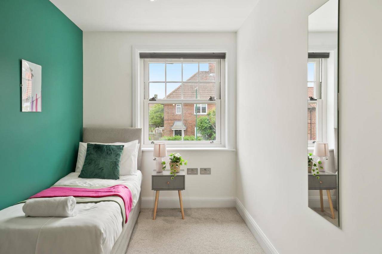 Lovely 4 Bed With Ensuite Free Wifi Off Street Parking In Sutton Morden  Ngoại thất bức ảnh