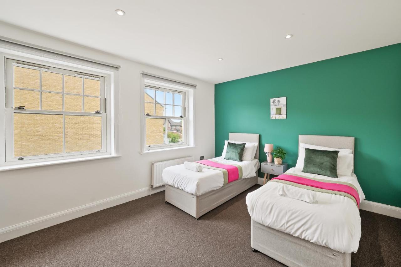 Lovely 4 Bed With Ensuite Free Wifi Off Street Parking In Sutton Morden  Ngoại thất bức ảnh