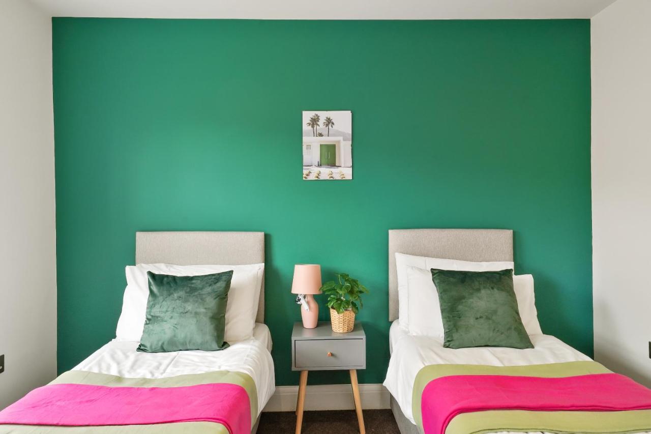 Lovely 4 Bed With Ensuite Free Wifi Off Street Parking In Sutton Morden  Ngoại thất bức ảnh